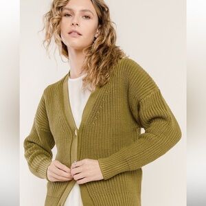 Tradlands Shelter Cardigan in Olive